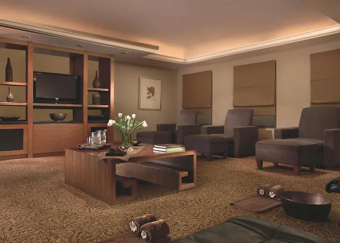 The Ritz-Carlton Jakarta, Mega Kuningan